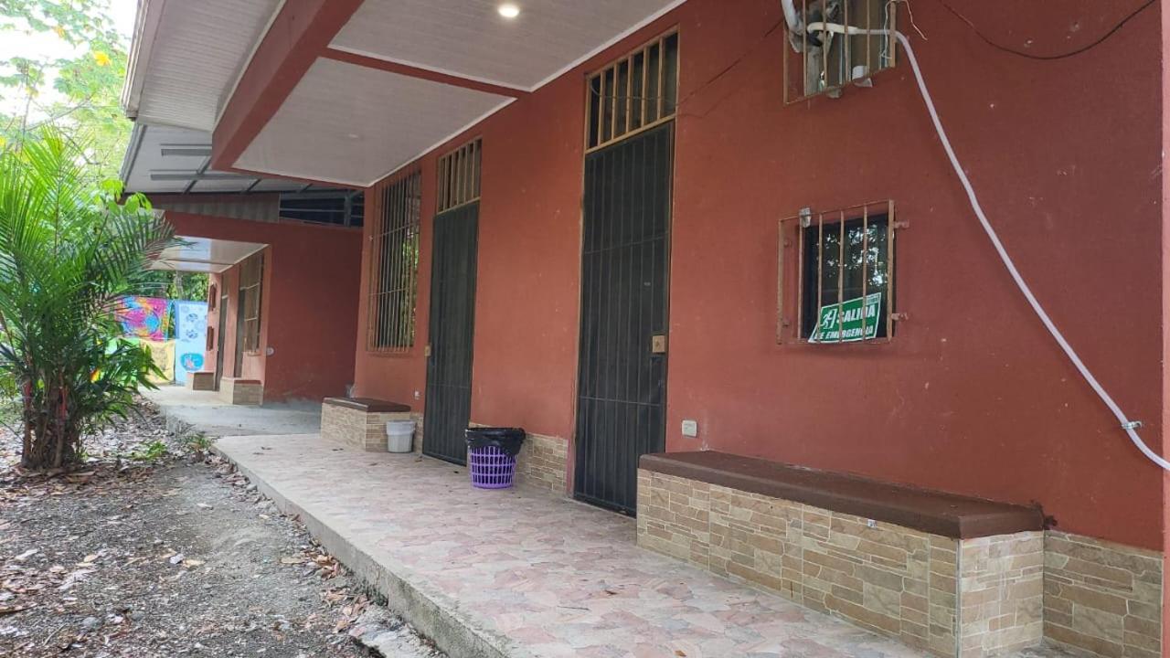 Hostel Manuel Antonio Park Jungle Eksteriør bilde
